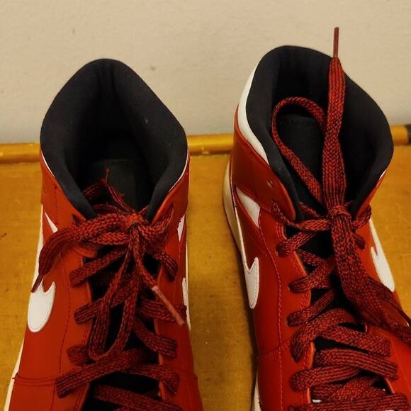 Rare Nike Air Jordan 1Mid Chicago Gym Red Sneakers Size 11 - Picture 4 of 8